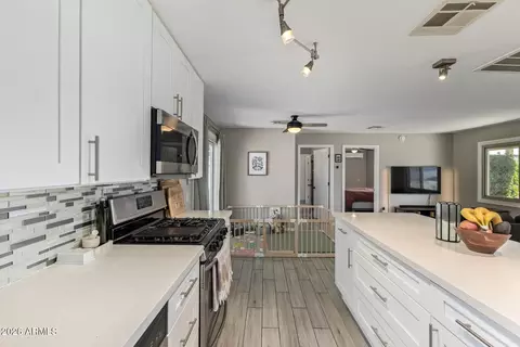 Kitchen - 720 E Carol Ave, Phoenix, AZ 85020 photo 5 of 5