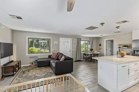 Living - 720 E Carol Ave, Phoenix, AZ 85020 photo 3 of 3