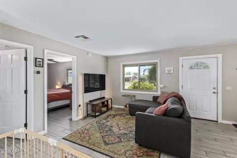 Living - 720 E Carol Ave, Phoenix, AZ 85020 photo 2 of 3