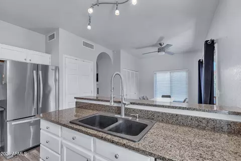 Kitchen - 14427 S 43rd Pl, Phoenix, AZ 85044 photo 5 of 5