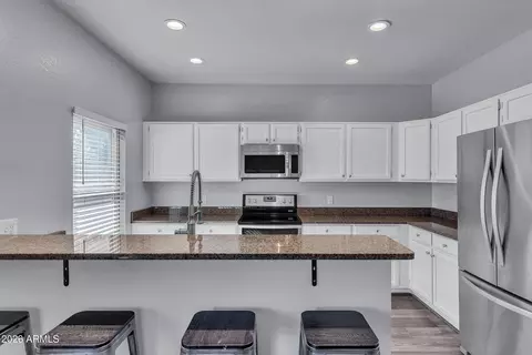 Kitchen - 14427 S 43rd Pl, Phoenix, AZ 85044 photo 2 of 5