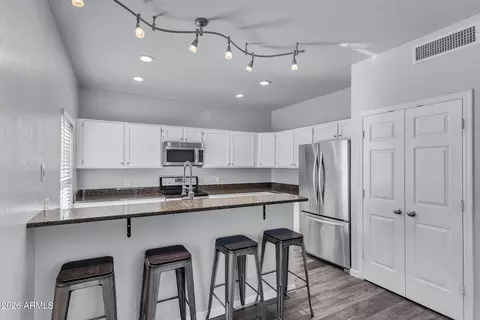 Kitchen - 14427 S 43rd Pl, Phoenix, AZ 85044 photo 3 of 5