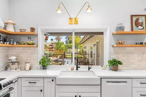 Kitchen - 3904 E Ahwatukee Dr, Phoenix, AZ 85044 photo 4 of 6