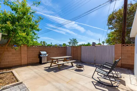 Exterior - 5520 N 37th Ave, Phoenix, AZ 85019 photo 8 of 11