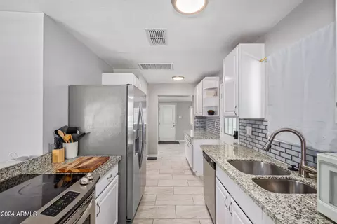 Kitchen - 5520 N 37th Ave, Phoenix, AZ 85019 photo 1 of 2