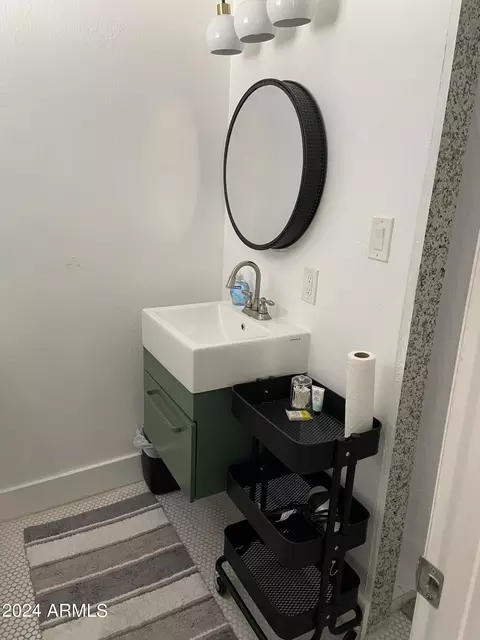 Bath - 5520 N 37th Ave, Phoenix, AZ 85019 photo 4 of 5