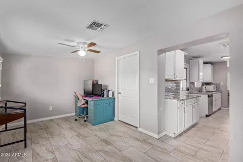 Entry Way - 5520 N 37th Ave, Phoenix, AZ 85019 photo 2 of 4