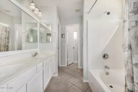 Bath - 79 W Gail Dr, Gilbert, AZ 85233 photo 1 of 4