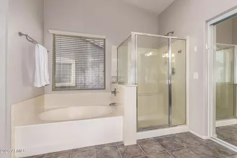 Bath - 3297 E Mayberry Ave, Gilbert, AZ 85297 photo 2 of 3
