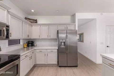 Kitchen - 3297 E Mayberry Ave, Gilbert, AZ 85297 photo 4 of 5