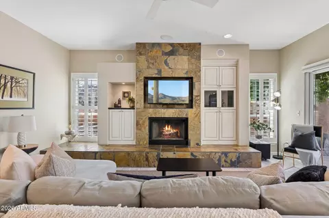 Living - 902 E Mescal St, Phoenix, AZ 85020 photo 5 of 6