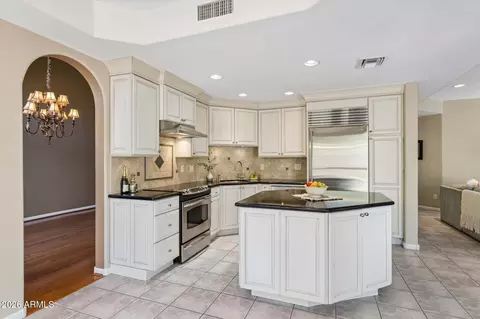 Kitchen - 902 E Mescal St, Phoenix, AZ 85020 photo 2 of 5