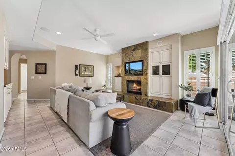 Living - 902 E Mescal St, Phoenix, AZ 85020 photo 6 of 6