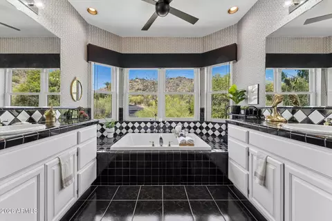 Bath - 902 E Mescal St, Phoenix, AZ 85020 photo 1 of 4