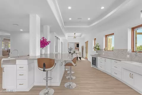 Kitchen - 4937 E Rockridge Rd, Phoenix, AZ 85018 photo 3 of 3