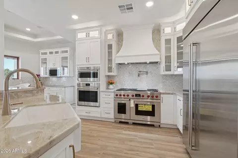 Kitchen - 4937 E Rockridge Rd, Phoenix, AZ 85018 photo 2 of 3
