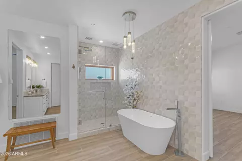 Bath - 4937 E Rockridge Rd, Phoenix, AZ 85018 photo 2 of 7