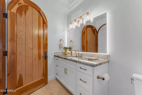 Bath - 4937 E Rockridge Rd, Phoenix, AZ 85018 photo 4 of 7