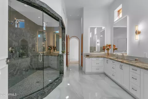 Bath - 4937 E Rockridge Rd, Phoenix, AZ 85018 photo 4 of 7