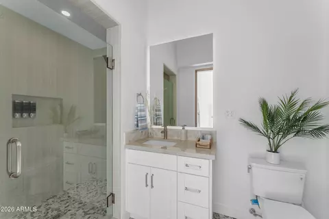 Bath - 4937 E Rockridge Rd, Phoenix, AZ 85018 photo 7 of 7