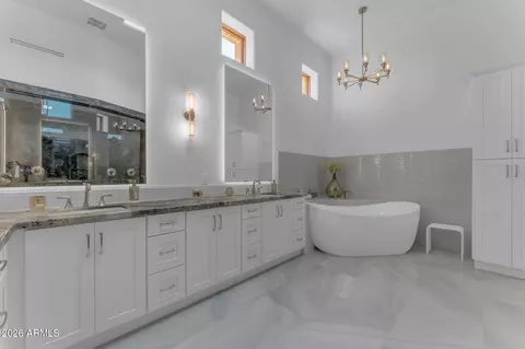 Bath - 4937 E Rockridge Rd, Phoenix, AZ 85018 photo 3 of 7