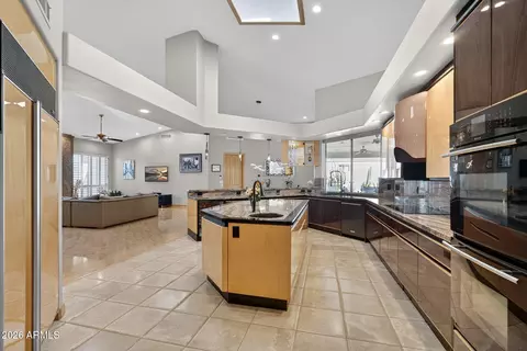 Kitchen - 13809 S 32nd Pl, Phoenix, AZ 85044 photo 3 of 11