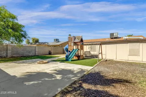 Exterior - 6437 S 43rd Pl, Phoenix, AZ 85042 photo 5 of 7