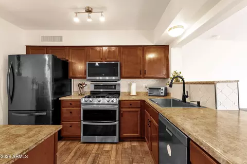 Kitchen - 6437 S 43rd Pl, Phoenix, AZ 85042 photo 2 of 2