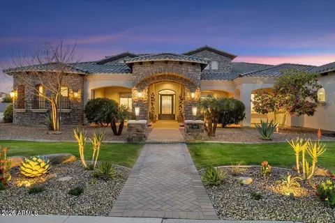 5600 S Gemstone Dr, Chandler, AZ 85249