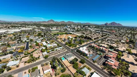 View/Area - 2025 E Campbell Ave #111, Phoenix, AZ 85016 photo 13 of 22