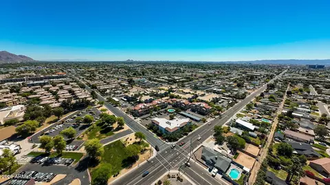 View/Area - 2025 E Campbell Ave #111, Phoenix, AZ 85016 photo 14 of 22