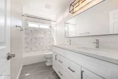 Bath - 4643 E Michelle Dr, Phoenix, AZ 85032 photo 5 of 6