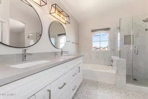Bath - 4643 E Michelle Dr, Phoenix, AZ 85032 photo 2 of 6