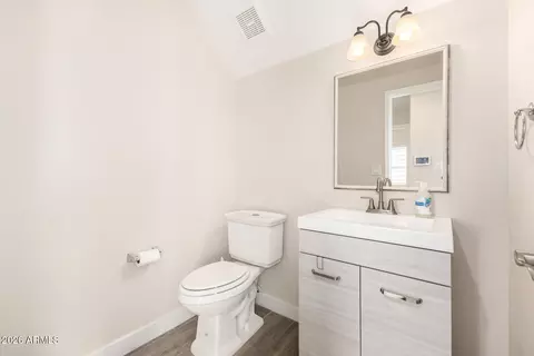 Bath - 4643 E Michelle Dr, Phoenix, AZ 85032 photo 1 of 6