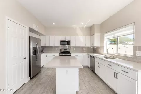 Kitchen - 4643 E Michelle Dr, Phoenix, AZ 85032 photo 2 of 3