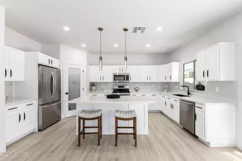 863 E Megan Dr, San Tan Valley, AZ 85140
