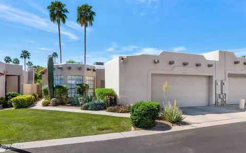 4005 E Round Hill Dr, Phoenix, AZ 85028