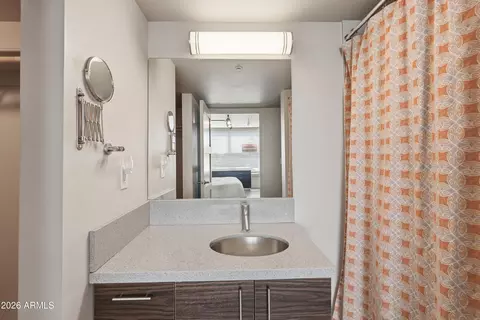Bath - 535 W Thomas Rd #210, Phoenix, AZ 85013 photo 1 of 4