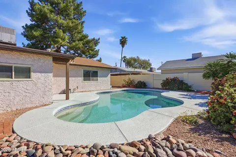 Exterior - 653 E Bates St, Mesa, AZ 85203 photo 5 of 8