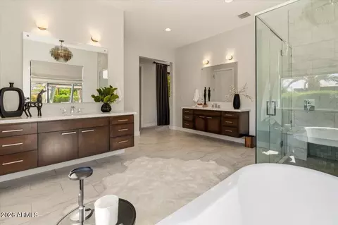 Bath - 4319 E Marion Way, Phoenix, AZ 85018 photo 2 of 9