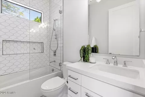 Bath - 4319 E Marion Way, Phoenix, AZ 85018 photo 8 of 9