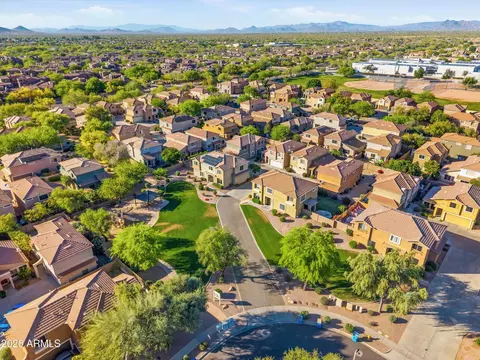 View/Area - 4010 E Melinda Ln, Phoenix, AZ 85050 photo 5 of 6