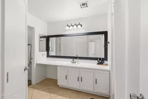 Bath - 4010 E Melinda Ln, Phoenix, AZ 85050 photo 1 of 4