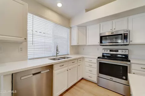 Kitchen - 1476 E Sierra Madre Ave, Gilbert, AZ 85296 photo 2 of 3