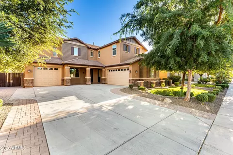 Exterior - 2491 E Penedes Dr, Gilbert, AZ 85298 photo 2 of 16