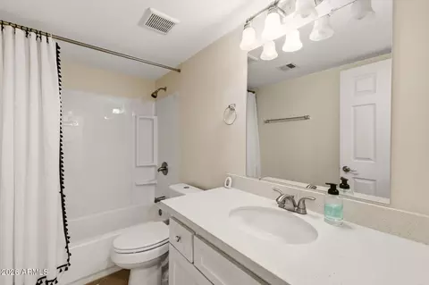 Bath - 5142 Edgemont Ave, Phoenix, AZ 85008 photo 3 of 3