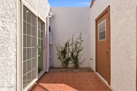 Exterior - 5142 Edgemont Ave, Phoenix, AZ 85008 photo 2 of 4