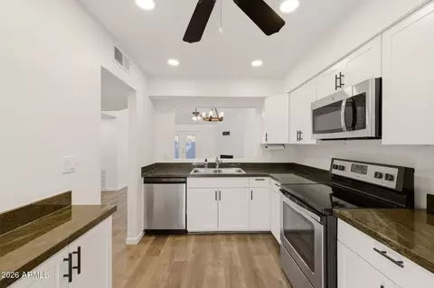 Kitchen - 5142 Edgemont Ave, Phoenix, AZ 85008 photo 1 of 2