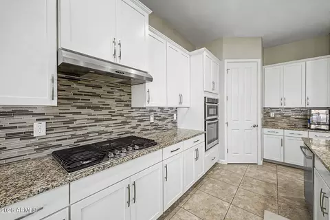 Kitchen - 7514 E Posada Ave, Mesa, AZ 85212 photo 6 of 9