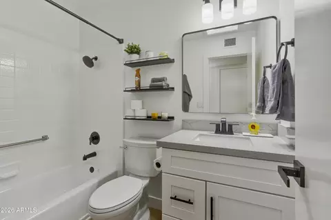 Bath - 7824 E Navarro Ave, Mesa, AZ 85209 photo 4 of 4